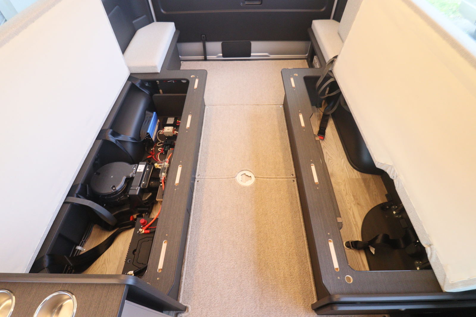 キャンピングカー バンコン ﾊｲｴｰｽ FOCSﾌｨｰｶ 展示車 新規ｵｰﾀﾞｰ受付中