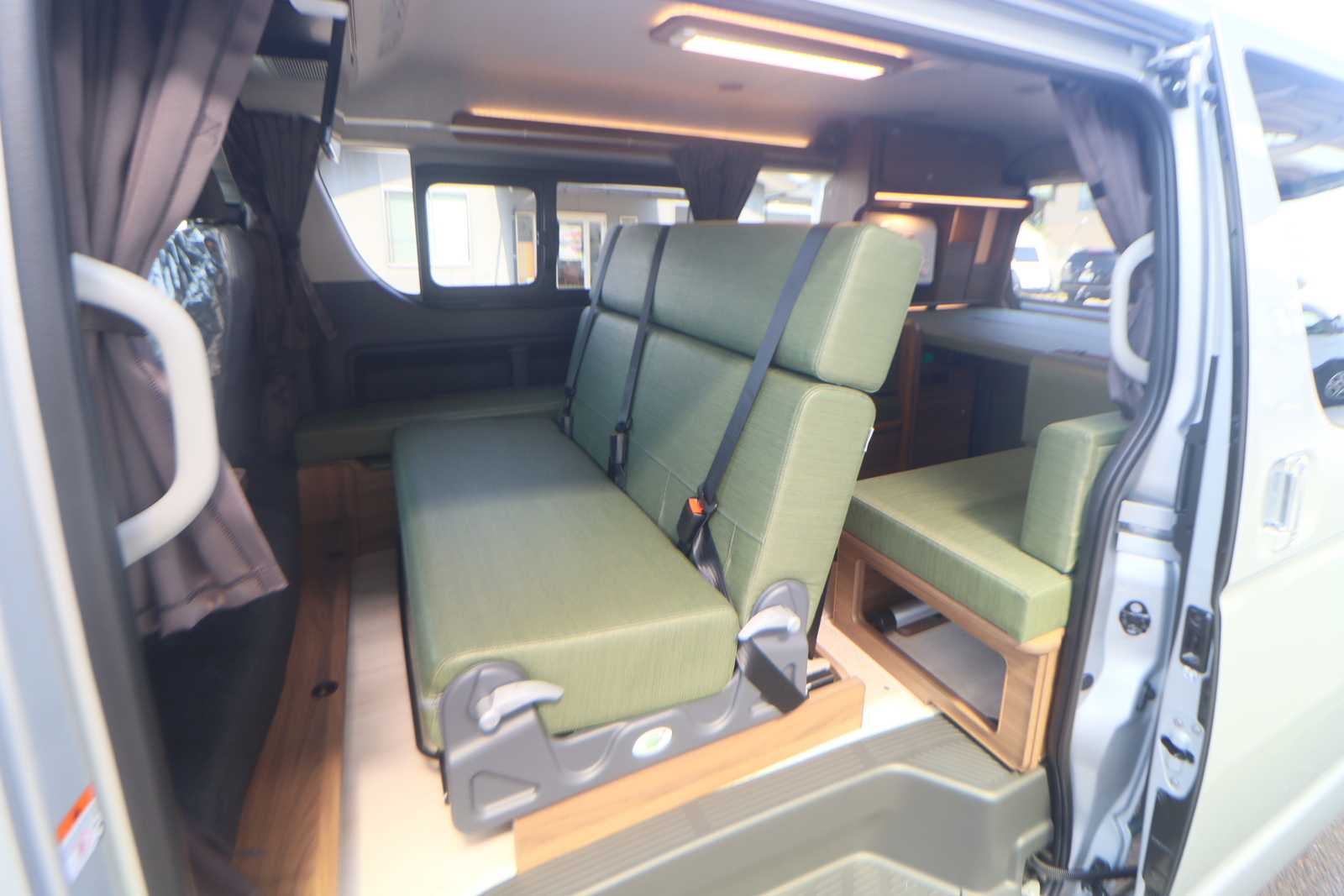キャンピングカー バンコン ﾊｲｴｰｽ FOCS DS-F 展示車 新規ｵｰﾀﾞｰ受付中