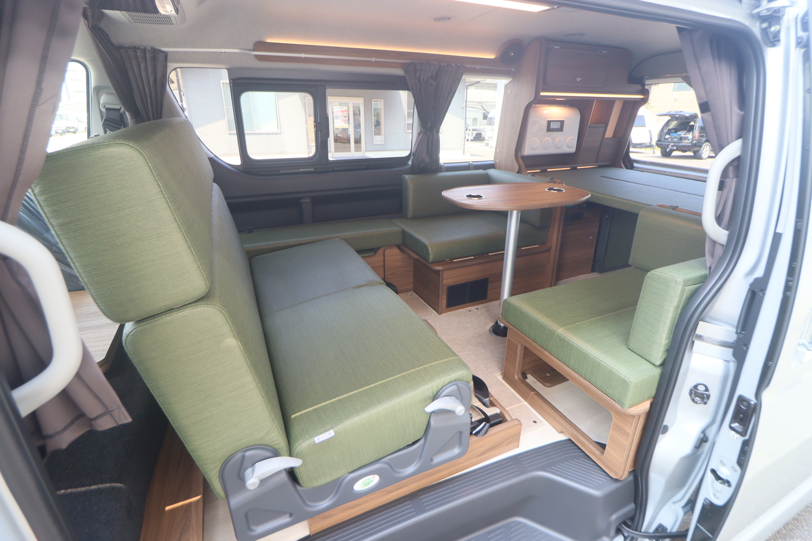 キャンピングカー バンコン ﾊｲｴｰｽ FOCS DS-F 展示車 新規ｵｰﾀﾞｰ受付中