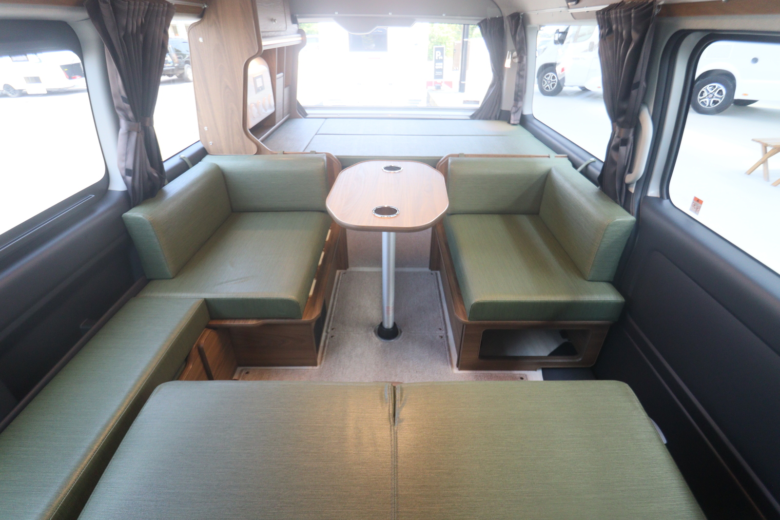 キャンピングカー バンコン ﾊｲｴｰｽ FOCS DS-F 展示車 新規ｵｰﾀﾞｰ受付中