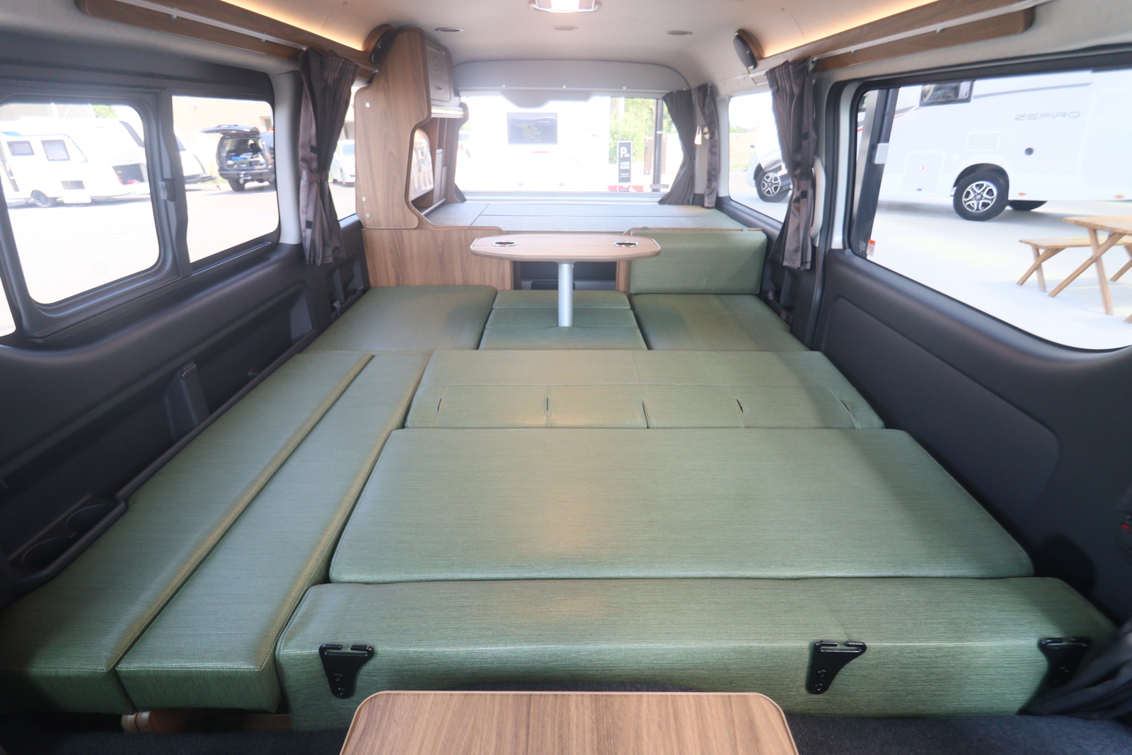キャンピングカー バンコン ﾊｲｴｰｽ FOCS DS-F 展示車 新規ｵｰﾀﾞｰ受付中