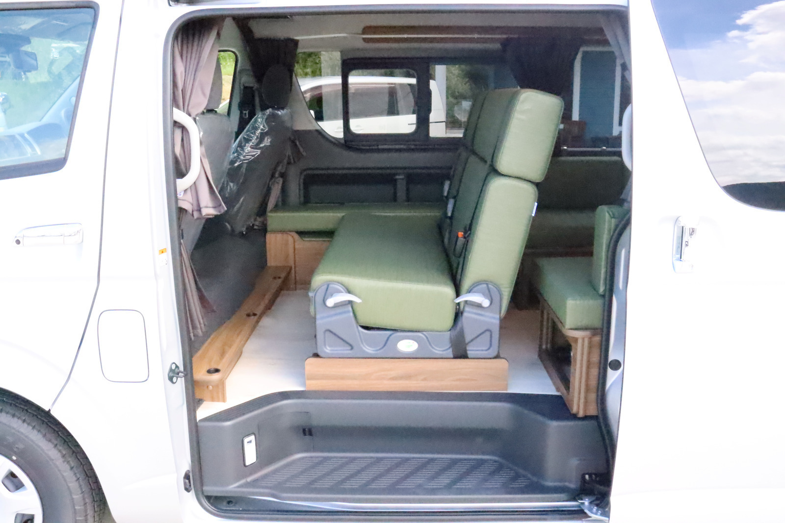 トヨタ バンコン ﾊｲｴｰｽ FOCS DS-F 展示車 新規ｵｰﾀﾞｰ受付中