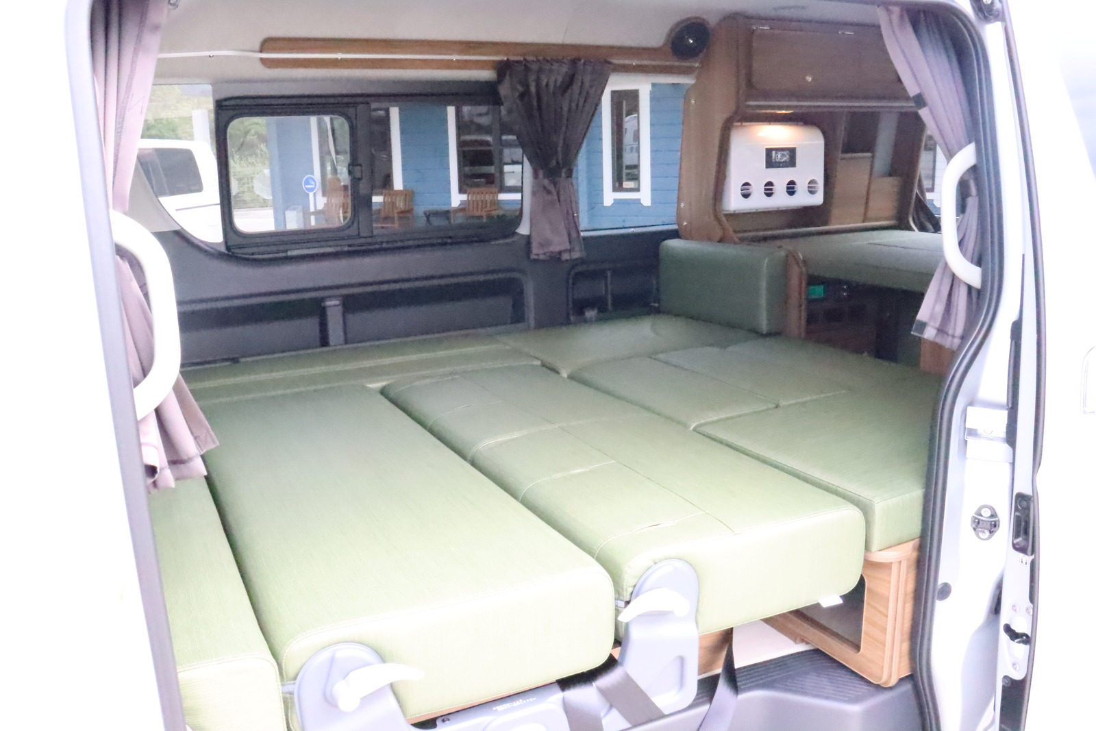 トヨタ バンコン ﾊｲｴｰｽ FOCS DS-F 展示車 新規ｵｰﾀﾞｰ受付中