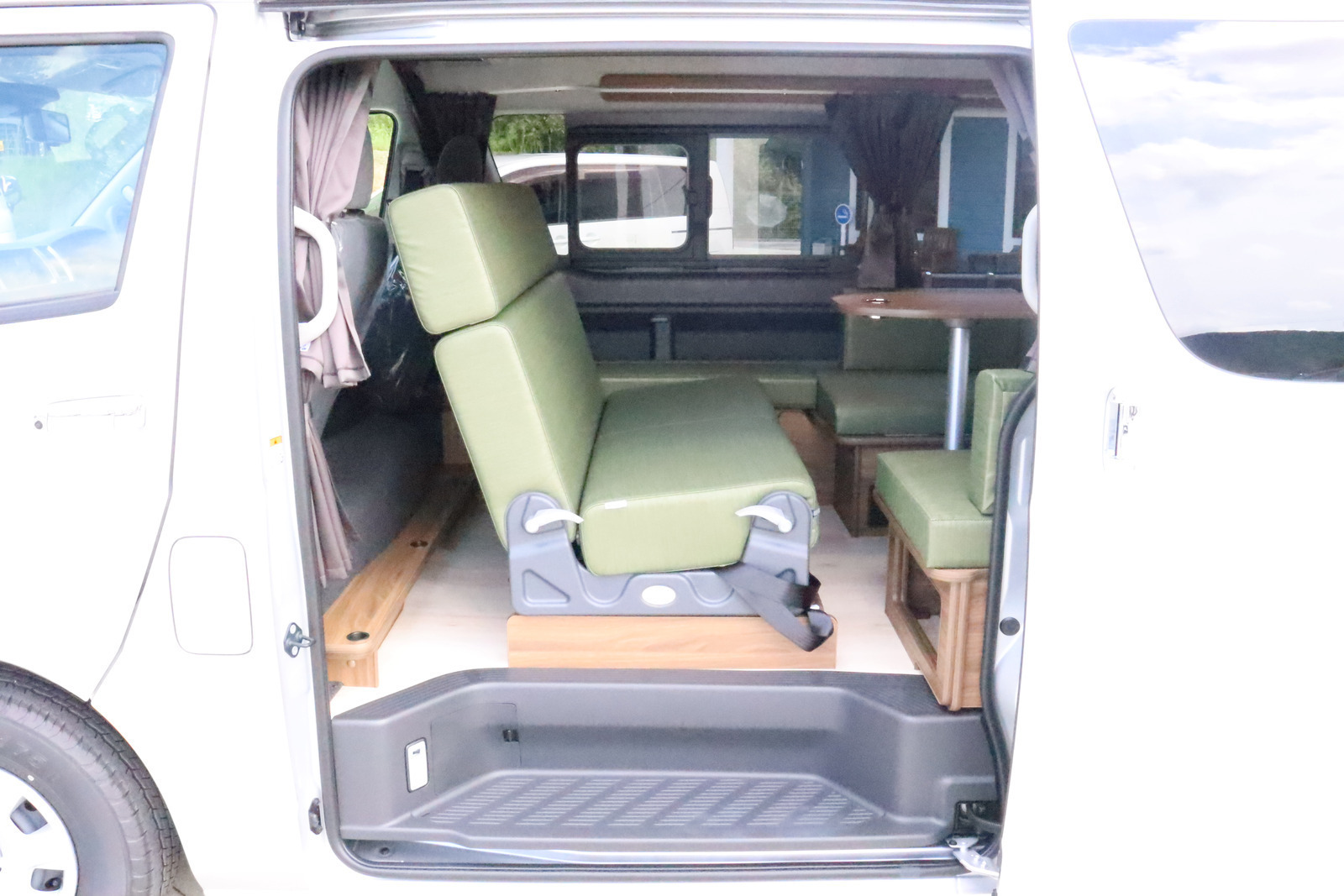 トヨタ バンコン ﾊｲｴｰｽ FOCS DS-F 展示車 新規ｵｰﾀﾞｰ受付中
