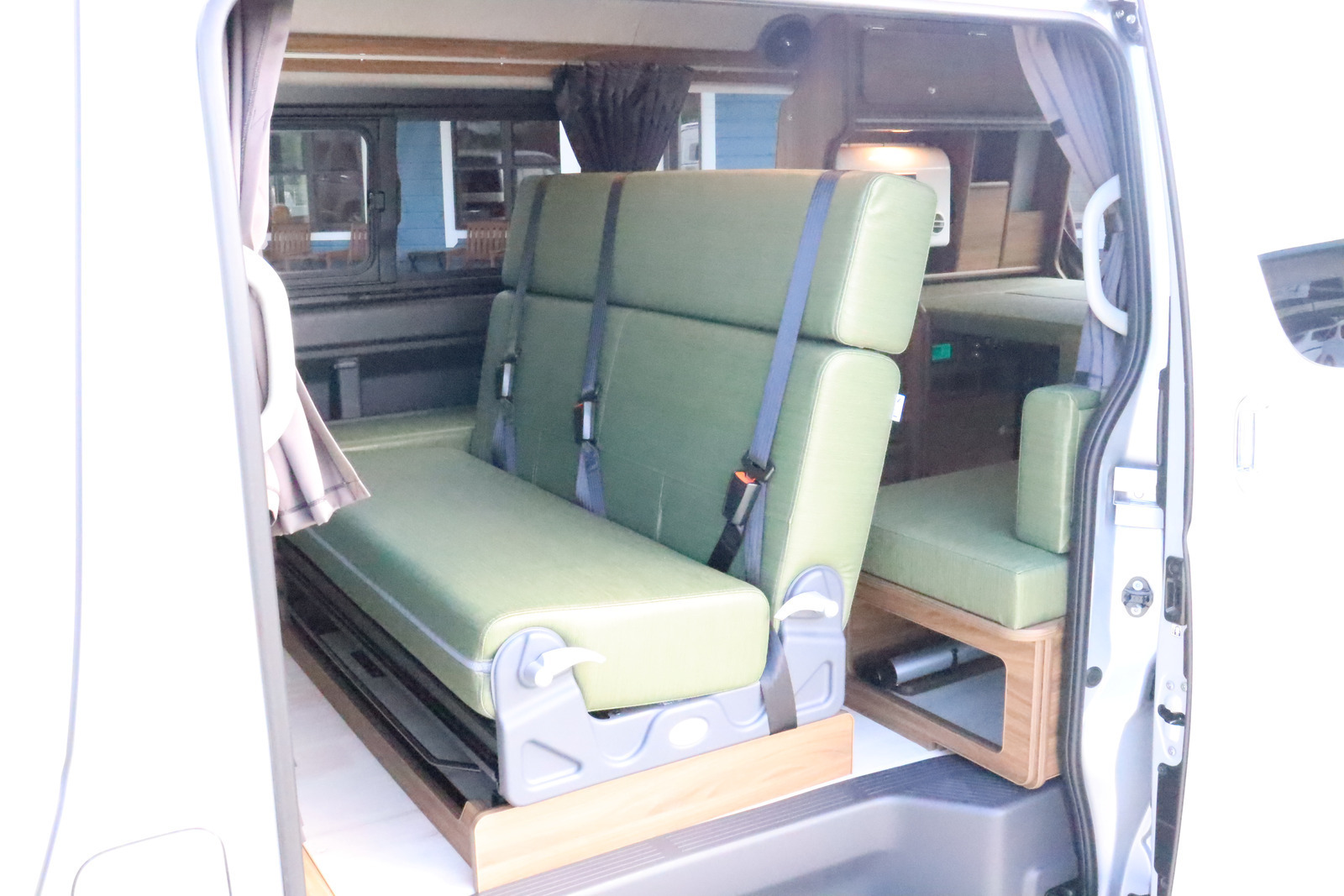 トヨタ バンコン ﾊｲｴｰｽ FOCS DS-F 展示車 新規ｵｰﾀﾞｰ受付中