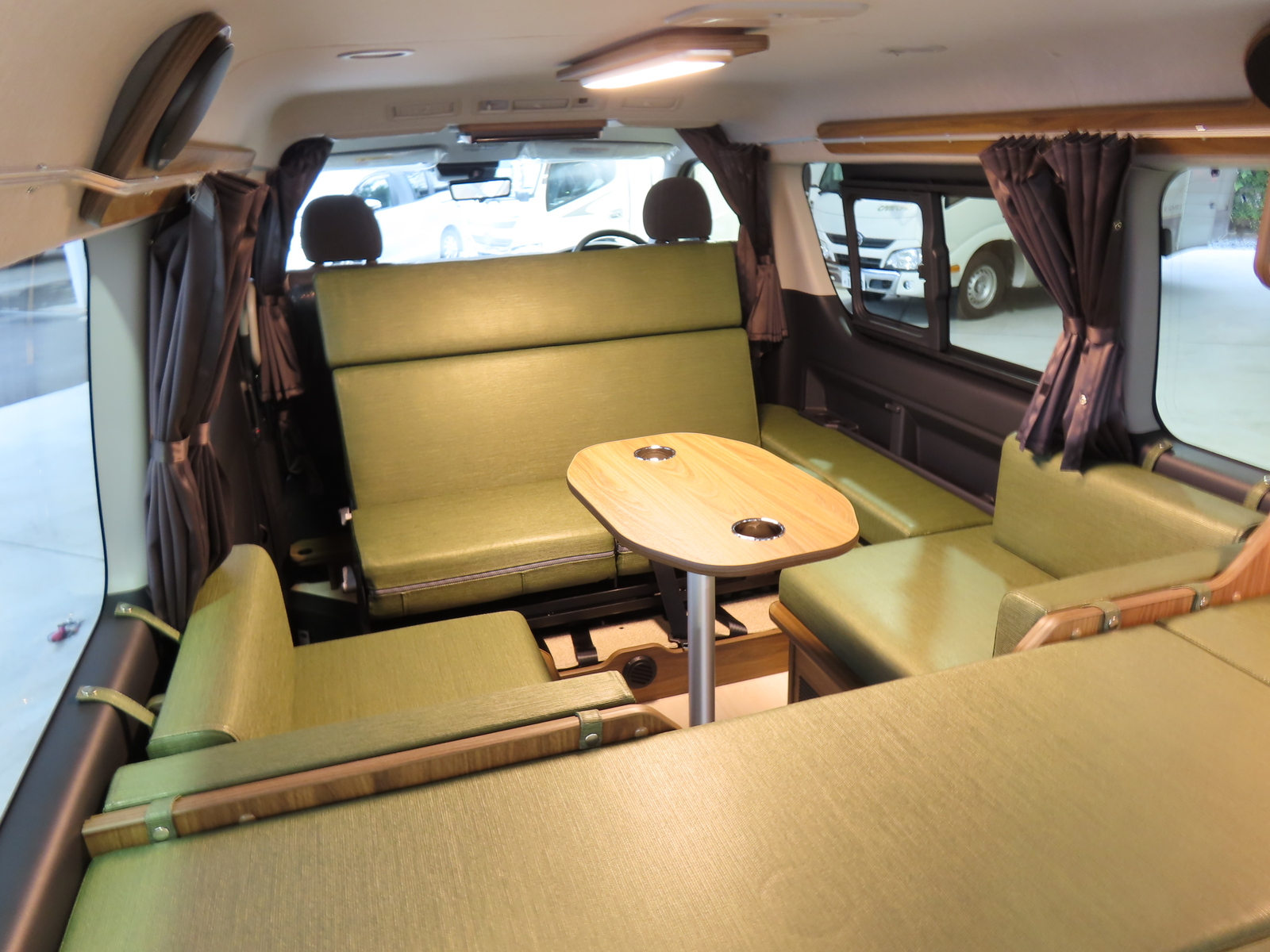 キャンピングカー バンコン ﾊｲｴｰｽ FOCS DS-F展示車 新規ｵｰﾀﾞｰ受付中