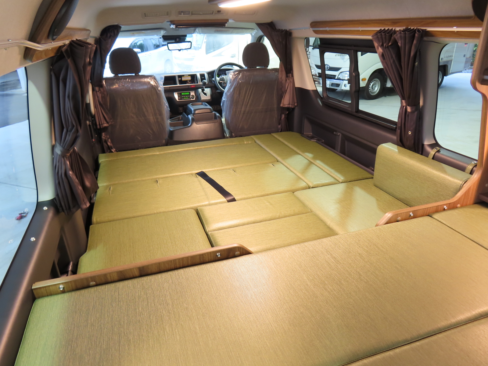 キャンピングカー バンコン ﾊｲｴｰｽ FOCS DS-F展示車 新規ｵｰﾀﾞｰ受付中