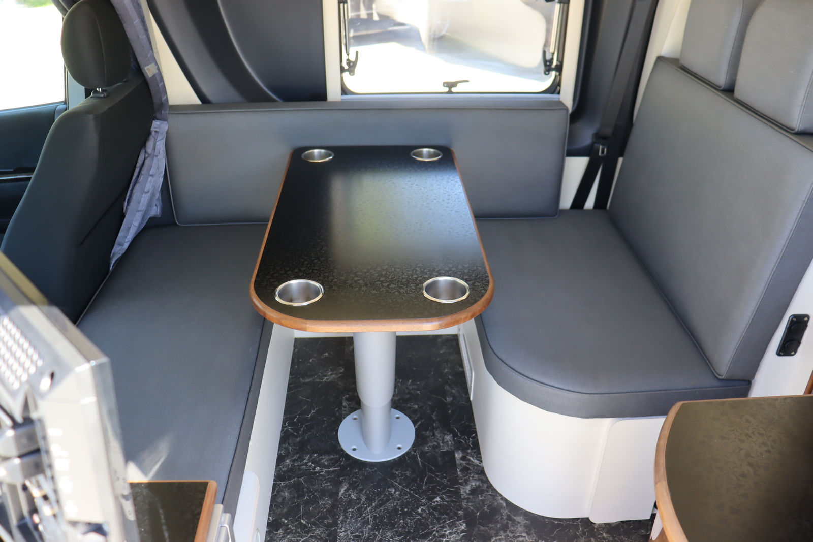 キャンピングカー バンコン ﾊｲｴｰｽ ｷｬﾝﾊﾟｰｱｼｽﾄ ﾘﾁ 家庭用ｴｱｺﾝ