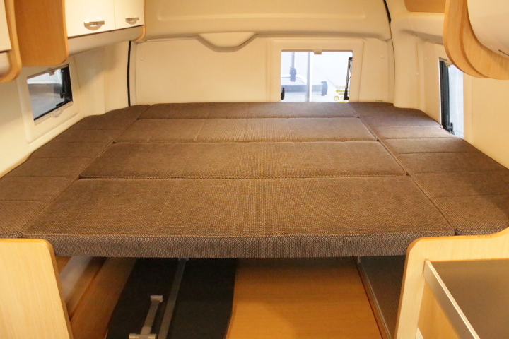 キャンピングカー バンコン　ハイエース  ﾄｲﾌｧｸﾄﾘｰ　ﾊﾞｰﾃﾞﾝｸﾞﾗﾝﾃﾞ　家庭用ｴｱｺﾝ　FF