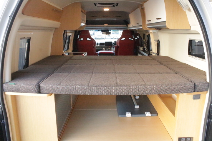 キャンピングカー バンコン　ハイエース  ﾄｲﾌｧｸﾄﾘｰ　ﾊﾞｰﾃﾞﾝｸﾞﾗﾝﾃﾞ　家庭用ｴｱｺﾝ　FF