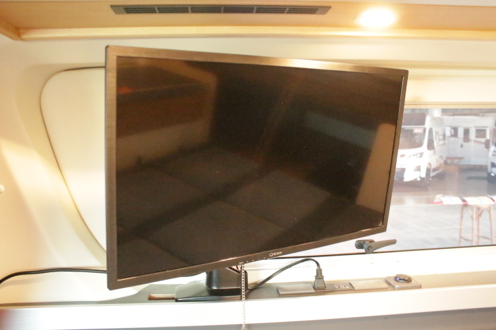 キャンピングカー バンコン　ハイエース  ﾄｲﾌｧｸﾄﾘｰ　ﾊﾞｰﾃﾞﾝｸﾞﾗﾝﾃﾞ　家庭用ｴｱｺﾝ　FF