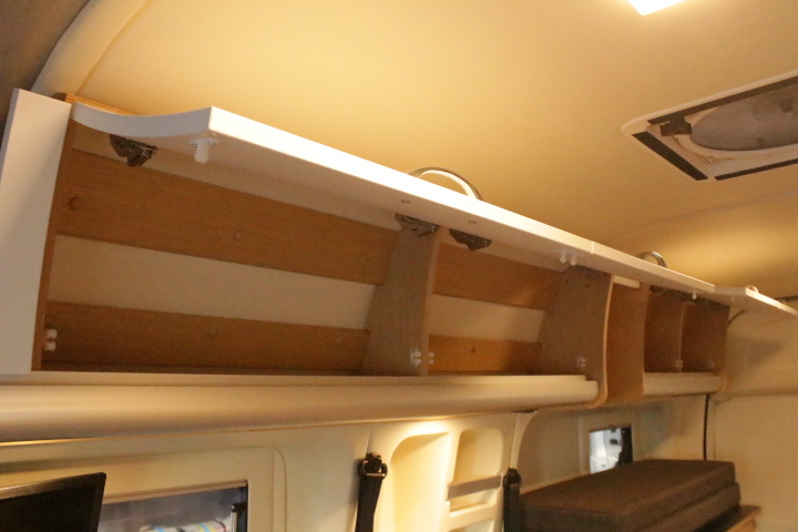 キャンピングカー バンコン　ハイエース  ﾄｲﾌｧｸﾄﾘｰ　ﾊﾞｰﾃﾞﾝｸﾞﾗﾝﾃﾞ　家庭用ｴｱｺﾝ　FF