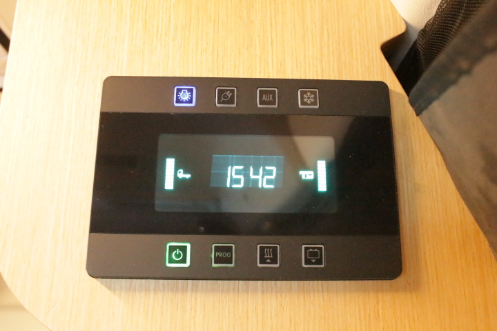 キャンピングカー バンコン　ハイエース  ﾄｲﾌｧｸﾄﾘｰ　ﾊﾞｰﾃﾞﾝｸﾞﾗﾝﾃﾞ　家庭用ｴｱｺﾝ　FF