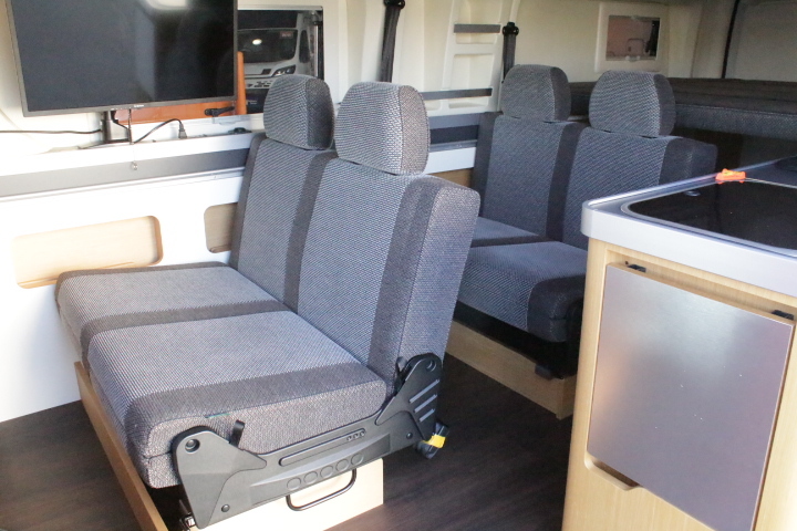 キャンピングカー バンコン　ハイエース  ﾄｲﾌｧｸﾄﾘｰ　ﾊﾞｰﾃﾞﾝｸﾞﾗﾝﾃﾞ　家庭用ｴｱｺﾝ　FF