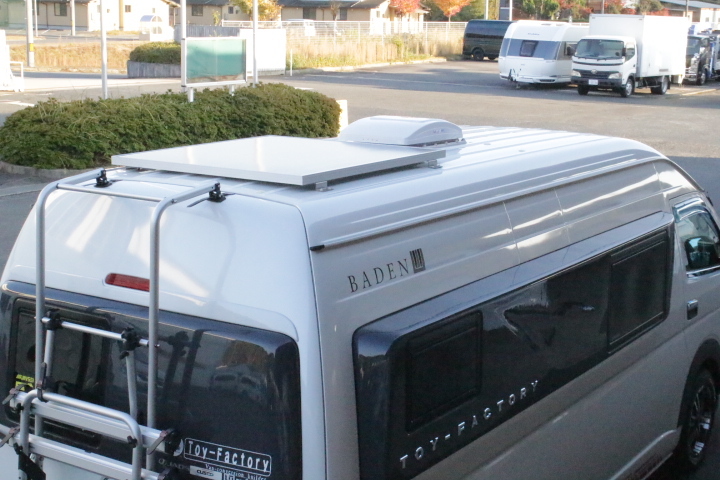 キャンピングカー バンコン　ハイエース  ﾄｲﾌｧｸﾄﾘｰ　ﾊﾞｰﾃﾞﾝｸﾞﾗﾝﾃﾞ　家庭用ｴｱｺﾝ　FF