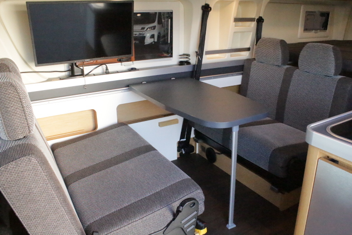 キャンピングカー バンコン　ハイエース  ﾄｲﾌｧｸﾄﾘｰ　ﾊﾞｰﾃﾞﾝｸﾞﾗﾝﾃﾞ　家庭用ｴｱｺﾝ　FF