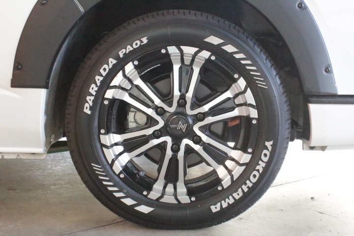 キャンピングカー バンコン　ハイエース  ﾄｲﾌｧｸﾄﾘｰ　ﾊﾞｰﾃﾞﾝｸﾞﾗﾝﾃﾞ　家庭用ｴｱｺﾝ　FF