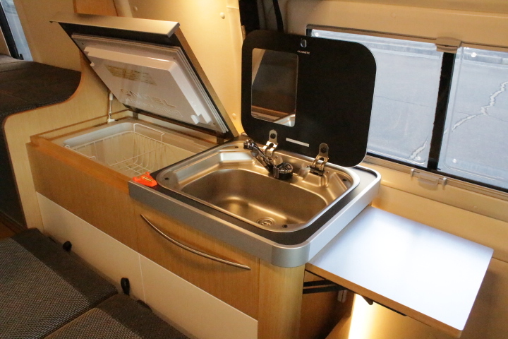 キャンピングカー バンコン　ハイエース  ﾄｲﾌｧｸﾄﾘｰ　ﾊﾞｰﾃﾞﾝｸﾞﾗﾝﾃﾞ　家庭用ｴｱｺﾝ　FF