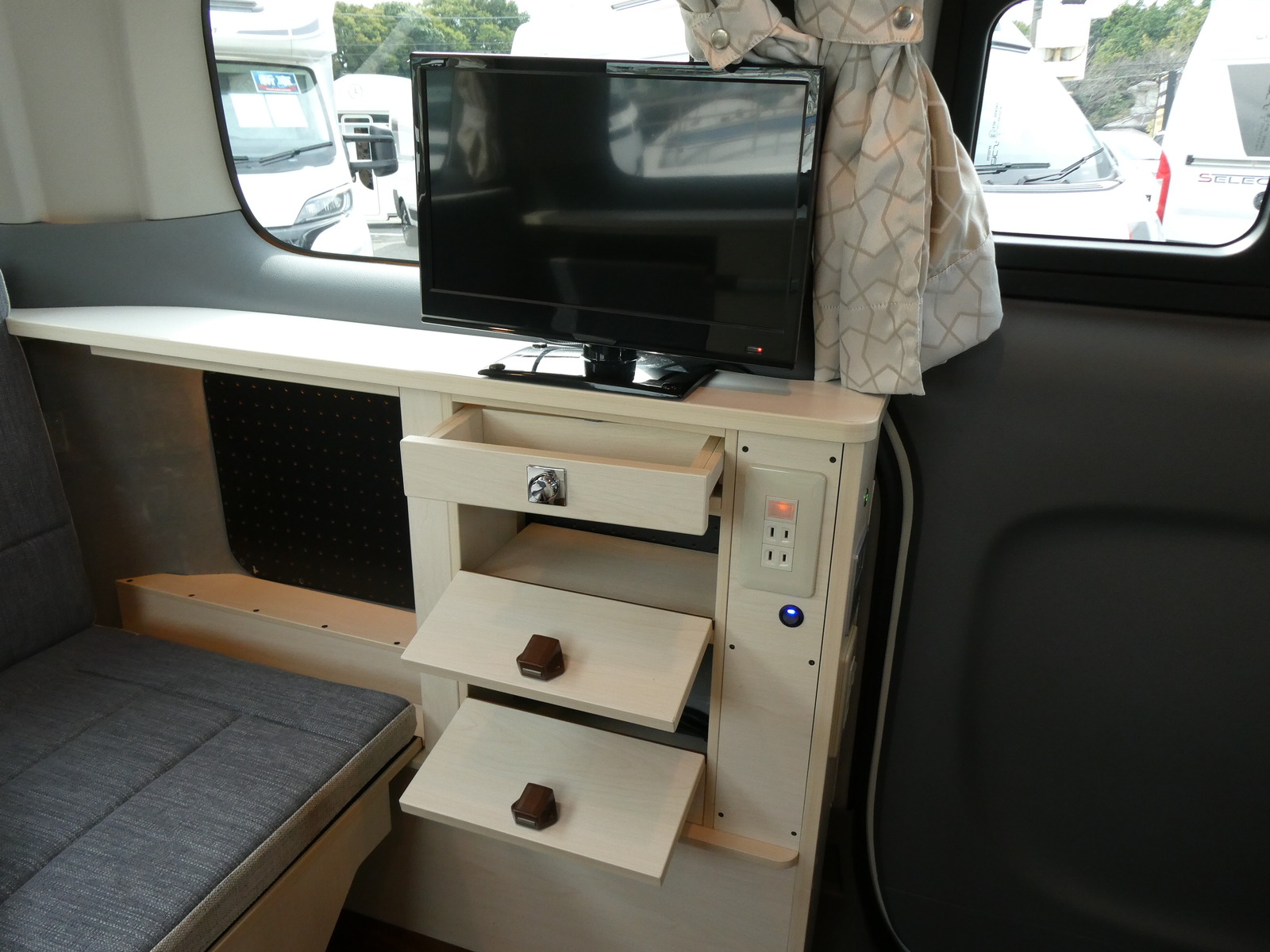 キャンピングカー バンコン NV200ﾊﾞﾈｯﾄ 東和 ﾂｪﾙﾄNV