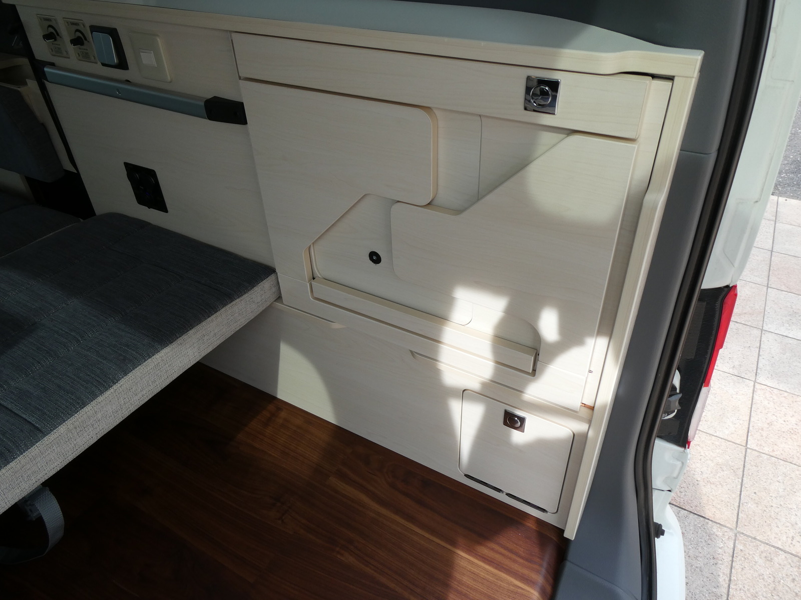 キャンピングカー バンコン NV200ﾊﾞﾈｯﾄ 東和 ﾂｪﾙﾄNV