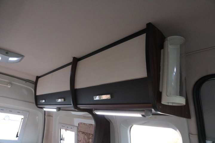 キャンピングカー バンコン ﾊｲｴｰｽ ﾃﾞﾙﾀﾘﾝｸ ﾀﾞｰｳｨﾝQ3　FF　冷蔵庫