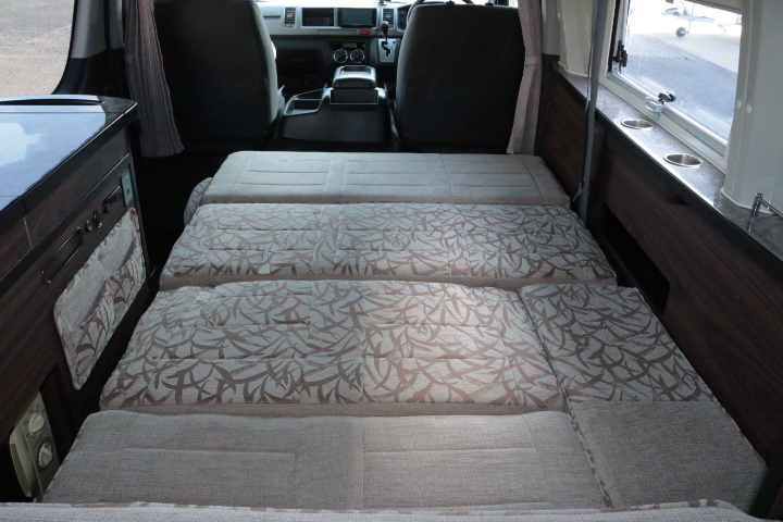 キャンピングカー バンコン ﾊｲｴｰｽ ﾃﾞﾙﾀﾘﾝｸ ﾀﾞｰｳｨﾝQ3　FF　冷蔵庫