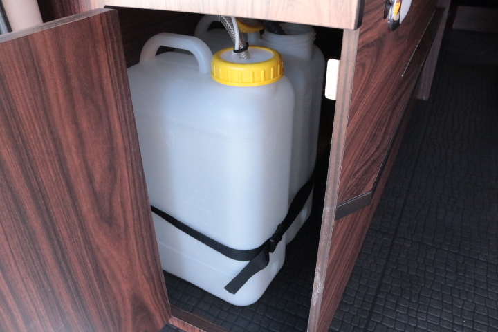 キャンピングカー バンコン ﾊｲｴｰｽ ﾃﾞﾙﾀﾘﾝｸ ﾀﾞｰｳｨﾝQ3　FF　冷蔵庫