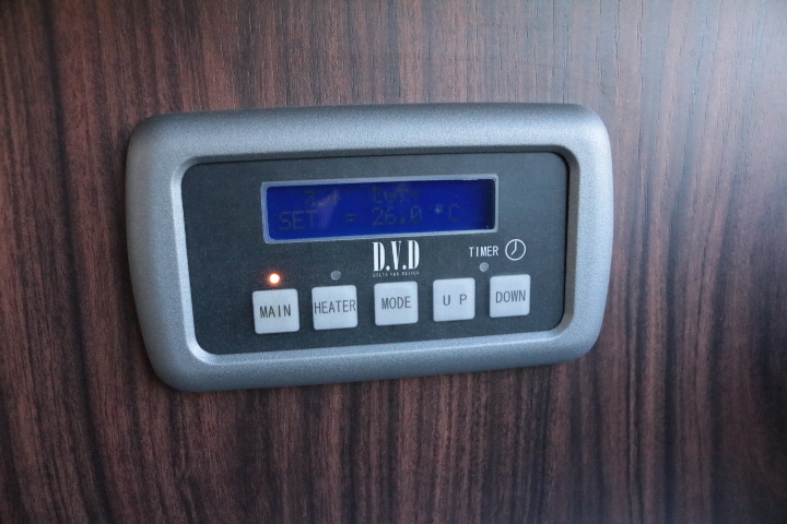 キャンピングカー バンコン ﾊｲｴｰｽ ﾃﾞﾙﾀﾘﾝｸ ﾀﾞｰｳｨﾝQ3　FF　冷蔵庫