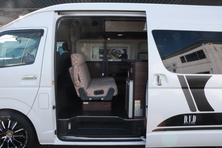 キャンピングカー バンコン ﾊｲｴｰｽ ﾃﾞﾙﾀﾘﾝｸ ﾀﾞｰｳｨﾝQ3　FF　冷蔵庫