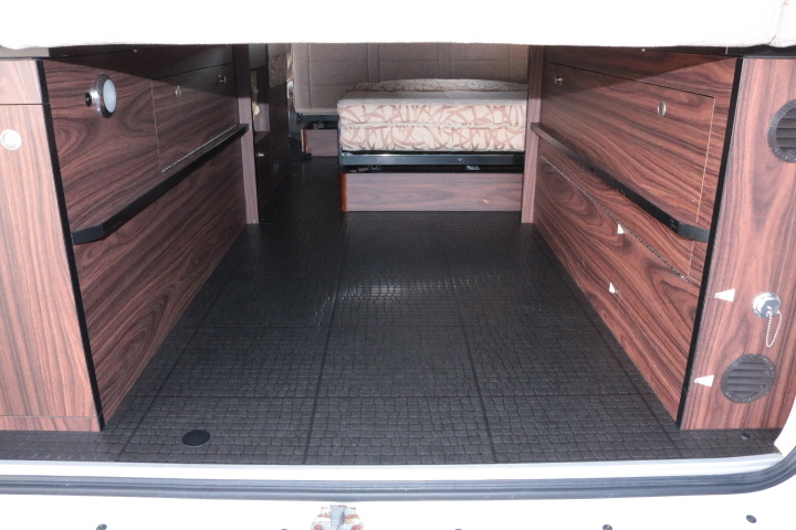 キャンピングカー バンコン ﾊｲｴｰｽ ﾃﾞﾙﾀﾘﾝｸ ﾀﾞｰｳｨﾝQ3　FF　冷蔵庫