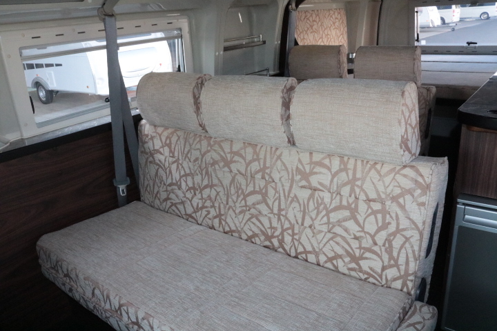 キャンピングカー バンコン ﾊｲｴｰｽ ﾃﾞﾙﾀﾘﾝｸ ﾀﾞｰｳｨﾝQ3　FF　冷蔵庫