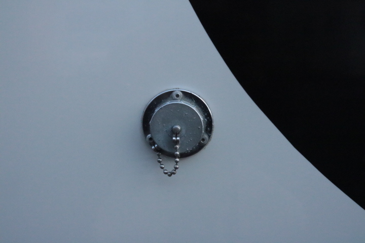 キャンピングカー バンコン ﾊｲｴｰｽ ﾃﾞﾙﾀﾘﾝｸ ﾀﾞｰｳｨﾝQ3　FF　冷蔵庫