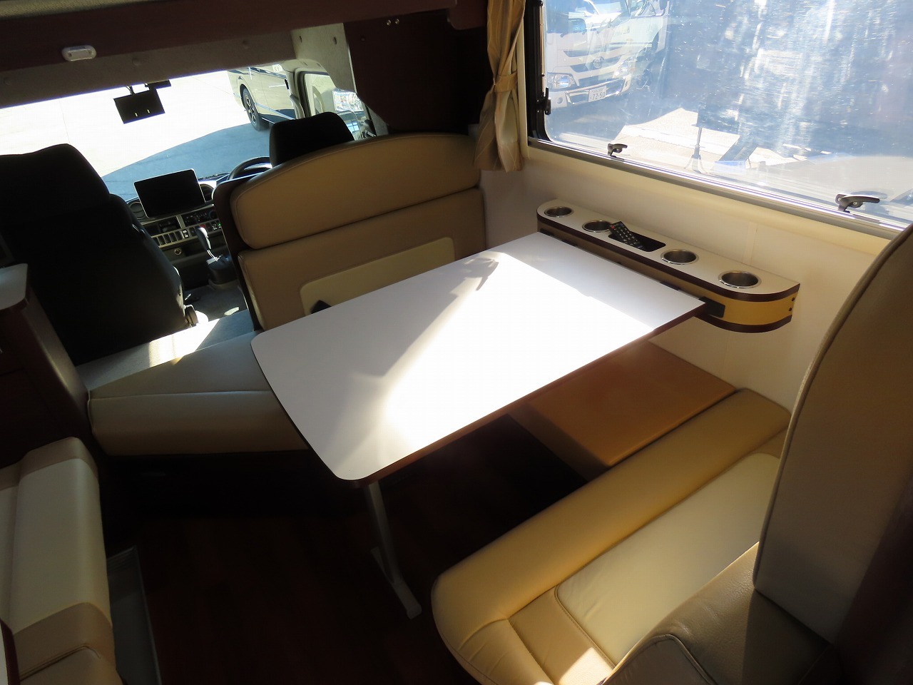 キャンピングカー キャブコン ｶﾑﾛｰﾄﾞﾅｯﾂRVｸﾚｱｴﾎﾞﾘｭｰｼｮﾝ5.3W4WD