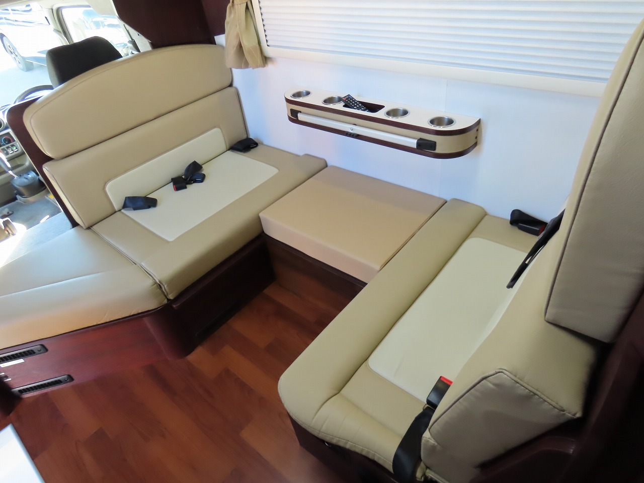 キャンピングカー キャブコン ｶﾑﾛｰﾄﾞﾅｯﾂRVｸﾚｱｴﾎﾞﾘｭｰｼｮﾝ5.3W4WD