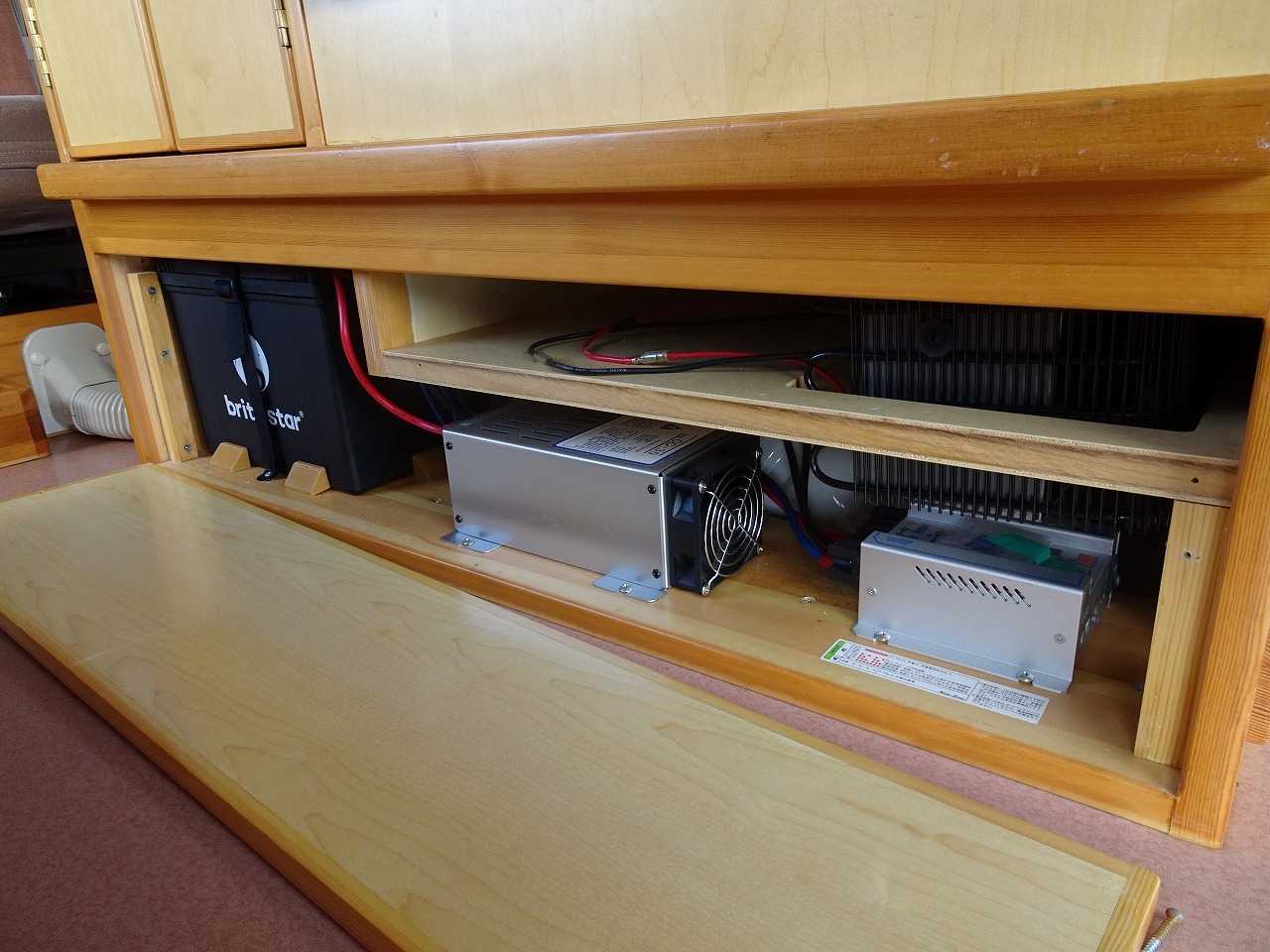 キャンピングカー バンコン ﾗｲﾄｴｰｽ ﾀｺｽ ﾊﾅ ｵｰﾆﾝｸﾞ 4WD