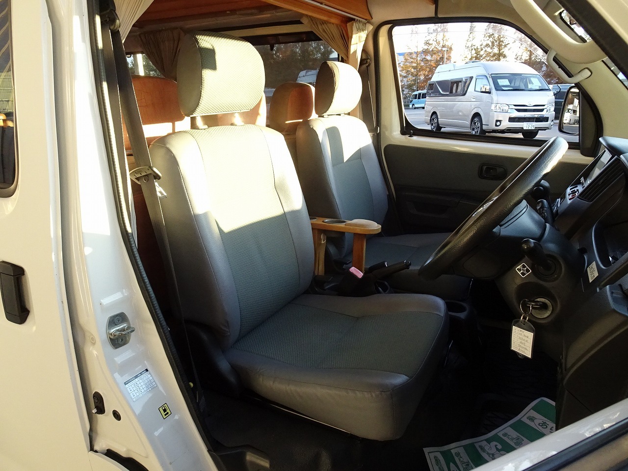 キャンピングカー バンコン ﾗｲﾄｴｰｽ ﾀｺｽ ﾊﾅ ｵｰﾆﾝｸﾞ 4WD