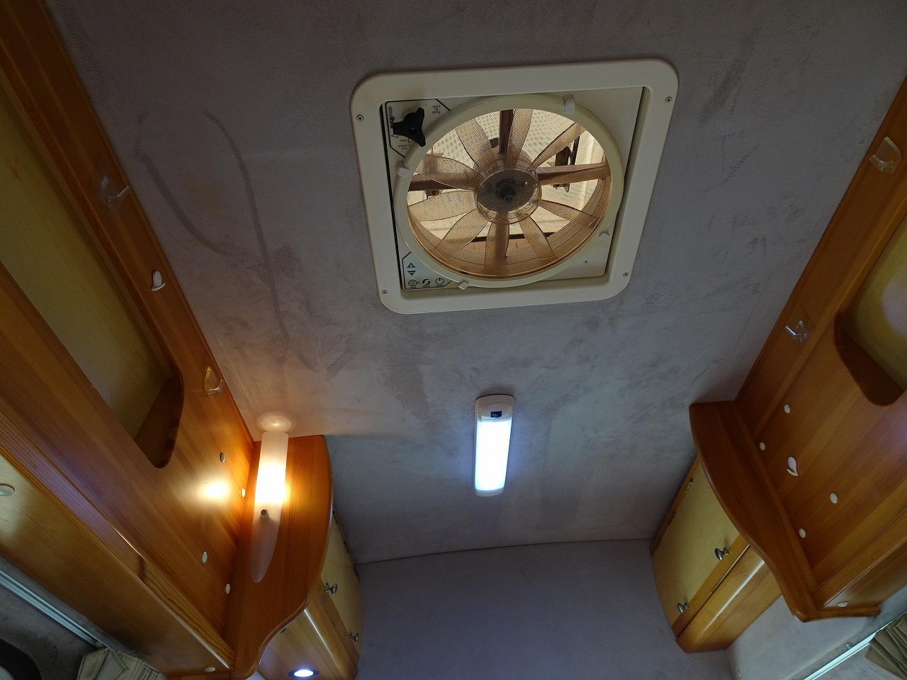 キャンピングカー バンコン ﾗｲﾄｴｰｽ ﾀｺｽ ﾊﾅ ｵｰﾆﾝｸﾞ 4WD