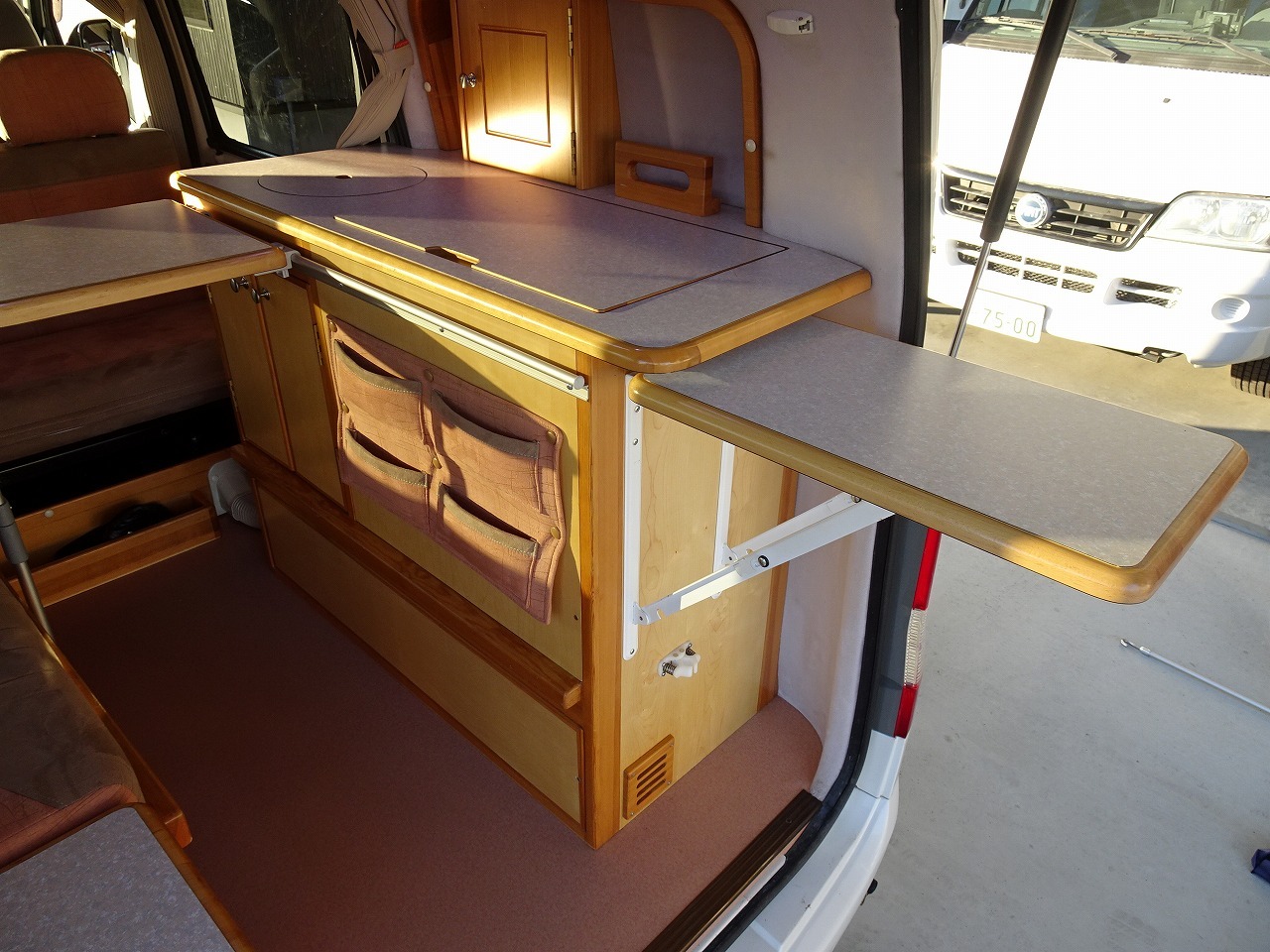 キャンピングカー バンコン ﾗｲﾄｴｰｽ ﾀｺｽ ﾊﾅ ｵｰﾆﾝｸﾞ 4WD