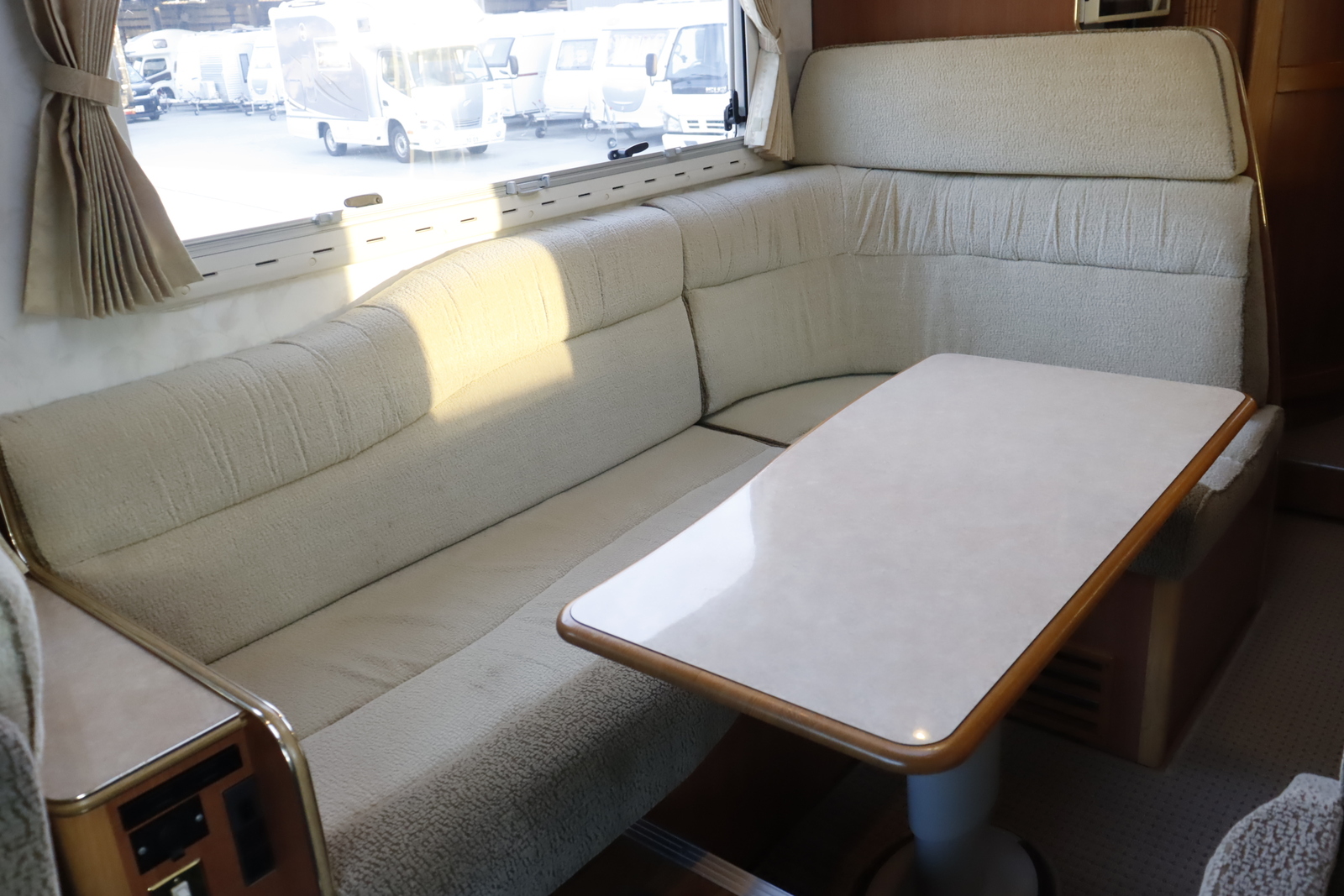 キャンピングカー バスコン ｼﾋﾞﾘｱﾝ ﾌｨｰﾙﾄﾞﾗｲﾌ ﾙｰﾂ 家庭用ｴｱｺﾝ