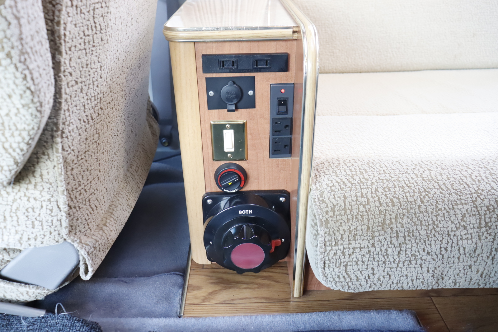 キャンピングカー バスコン ｼﾋﾞﾘｱﾝ ﾌｨｰﾙﾄﾞﾗｲﾌ ﾙｰﾂ 家庭用ｴｱｺﾝ