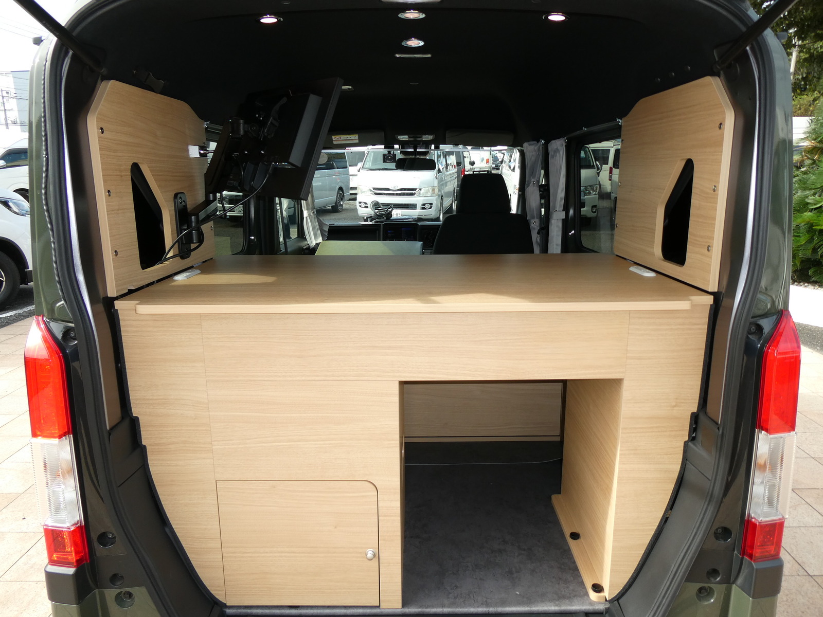 キャンピングカー 軽キャンパー N-VAN　+ｽﾀｲﾙﾌｧﾝ 岡ﾓｰﾀｰｽ　ｵﾘｼﾞﾅﾙ仕様