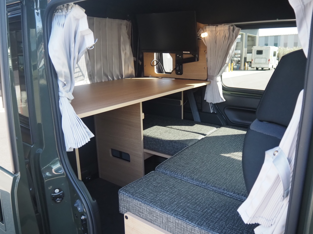 キャンピングカー 軽キャンパー N-VAN 岡ﾓｰﾀｰｽ製 ﾜｰｹｰｼｮﾝ仕様 4WD