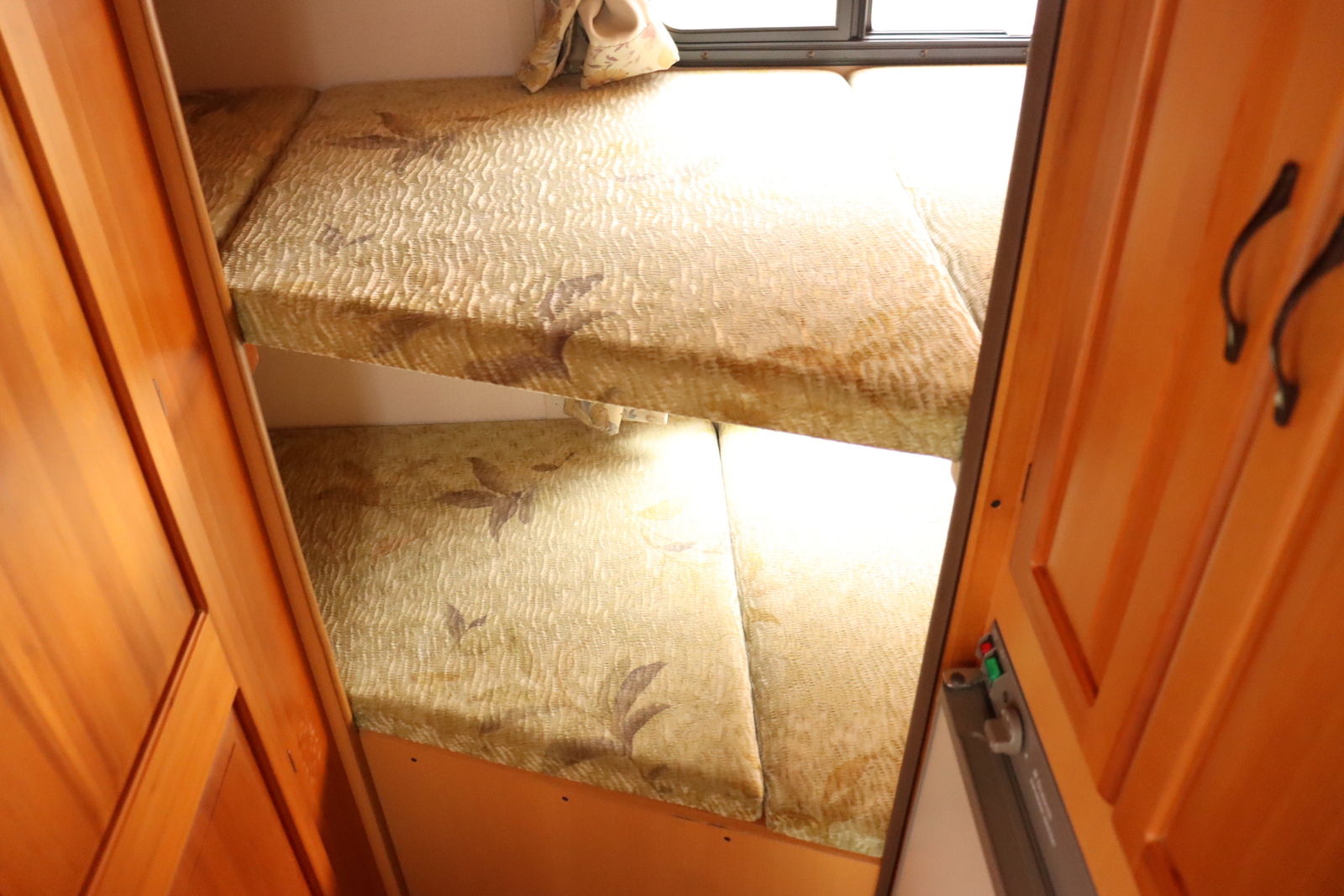 キャンピングカー キャブコン ｸﾞﾗﾝﾄﾞﾊｲｴｰｽ ﾅｯﾂRV製 ｸﾞﾗﾝﾂDD 4WD