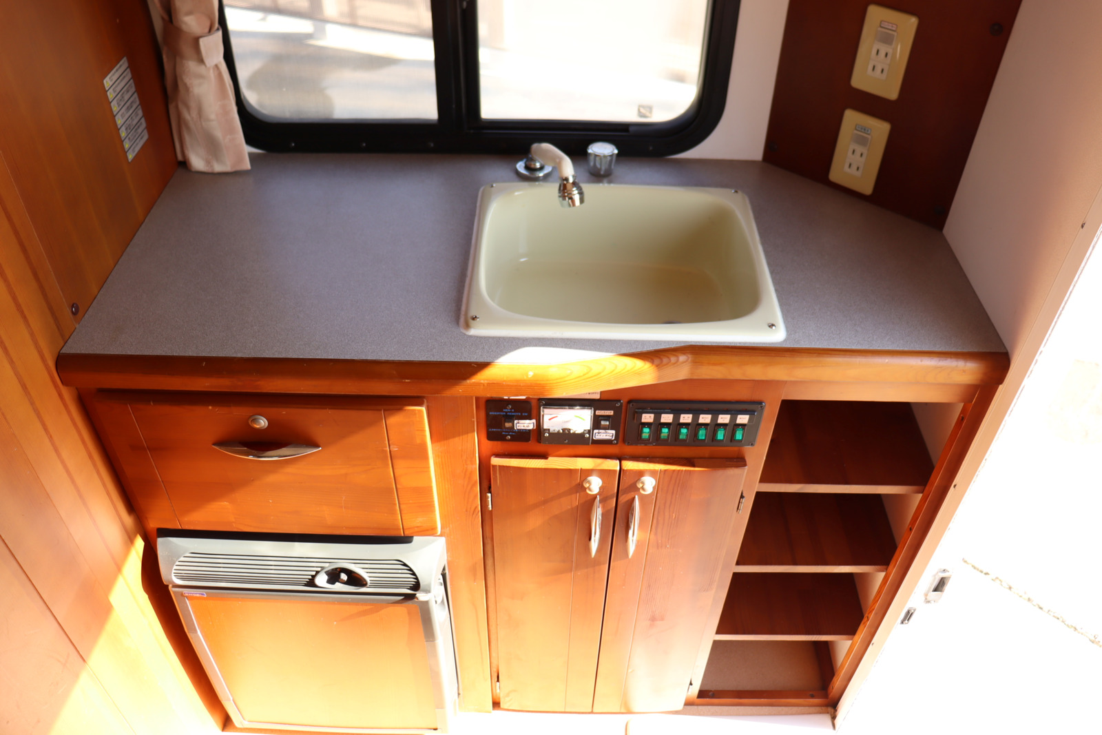 キャンピングカー キャブコン ﾊﾞﾈｯﾄ ﾅｯﾂRV ﾏｯｼｭRE