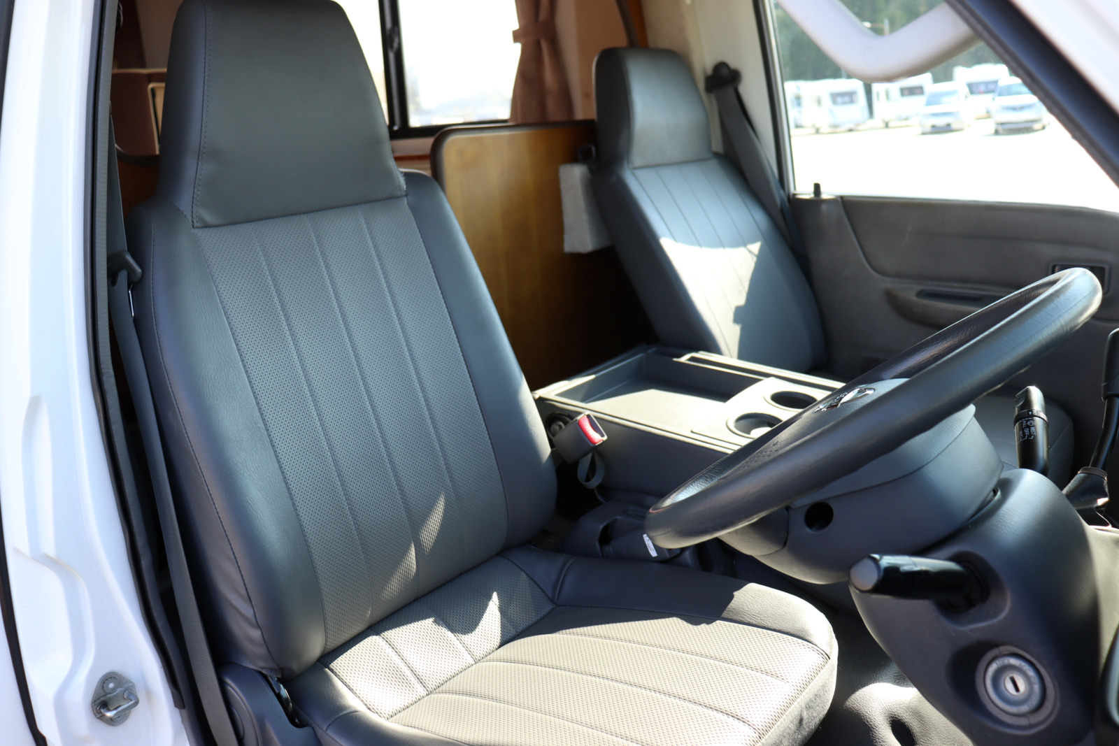 キャンピングカー キャブコン ﾊﾞﾈｯﾄ ﾅｯﾂRV ﾏｯｼｭRE