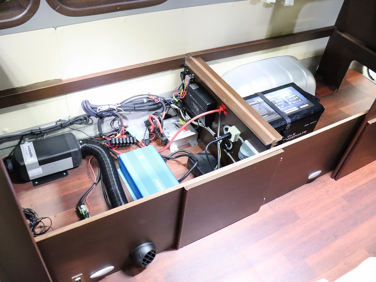 キャンピングカー バンコン ﾊｲｴｰｽ OMC 銀河 4WD　FF　ｴｱｺﾝ