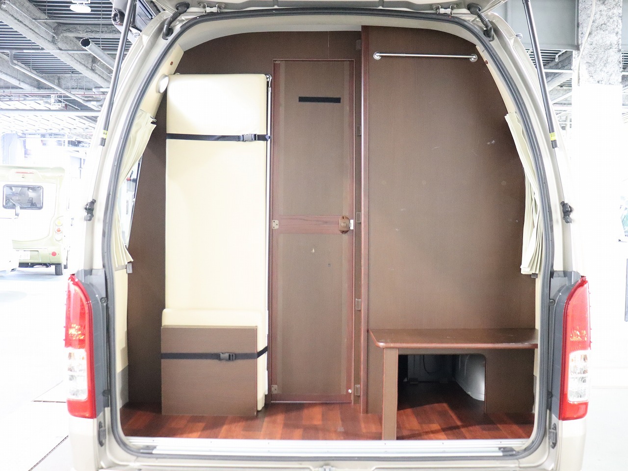 キャンピングカー バンコン ﾊｲｴｰｽ OMC 銀河 4WD　FF　ｴｱｺﾝ