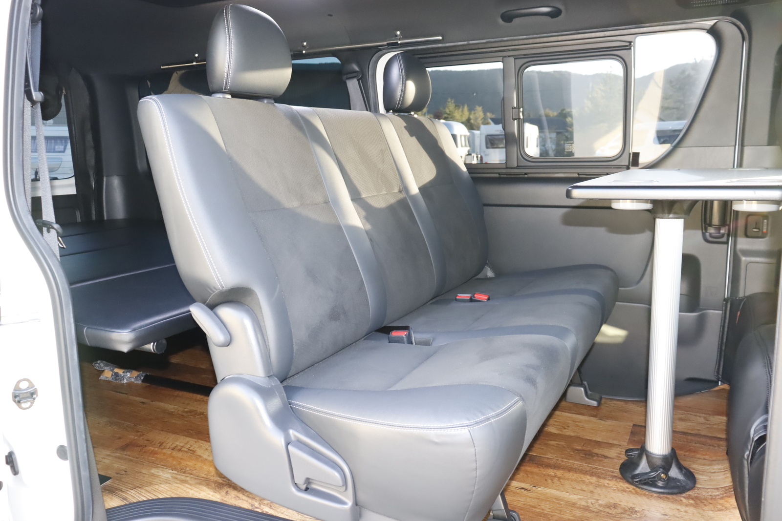 トヨタ レジアスエース ﾀﾞｰｸﾌﾟﾗｲﾑⅡ ﾍﾞｯﾄﾞｷｯﾄ FFﾋｰﾀｰ 4WD