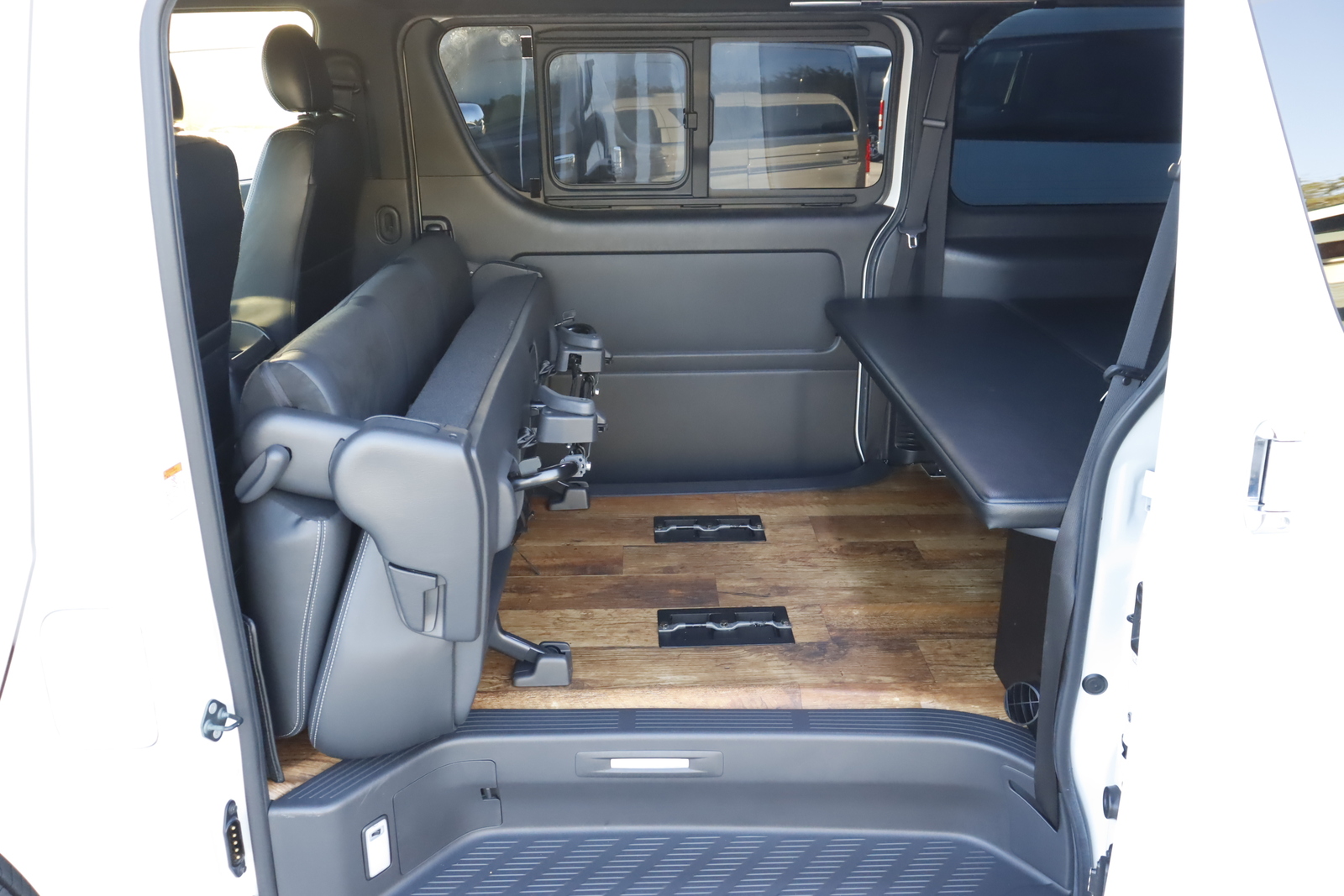 トヨタ レジアスエース ﾀﾞｰｸﾌﾟﾗｲﾑⅡ ﾍﾞｯﾄﾞｷｯﾄ FFﾋｰﾀｰ 4WD