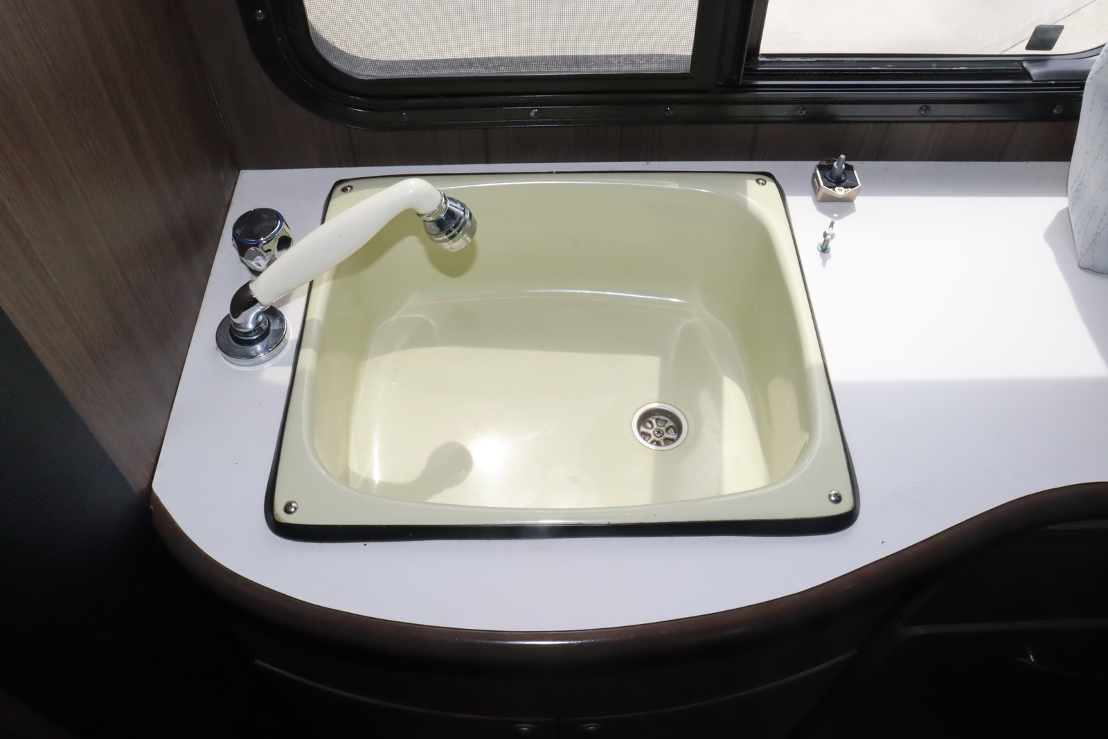 キャンピングカー キャブコン ｶﾑﾛｰﾄﾞ 東和 ｳﾞｫｰﾝDC